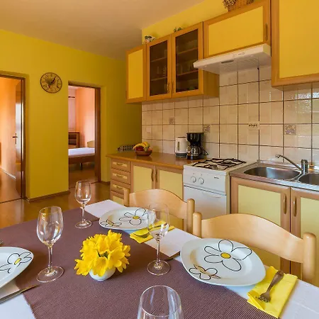 Komfortables Mit Meerblick, Bbq-bereich, Garten, Privatparkplatz Dramalj