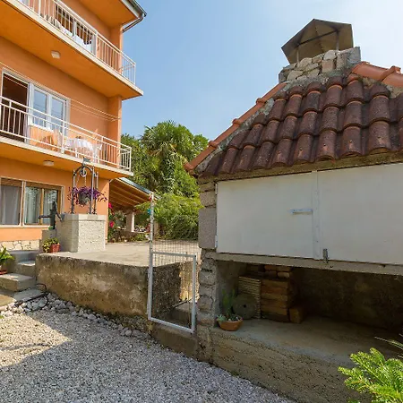 Komfortables Mit Meerblick, Bbq-bereich, Garten, Privatparkplatz Dramalj