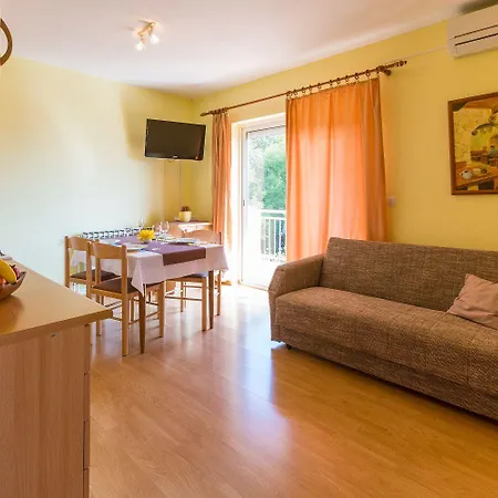 Komfortables Mit Meerblick, Bbq-bereich, Garten, Privatparkplatz * Dramalj