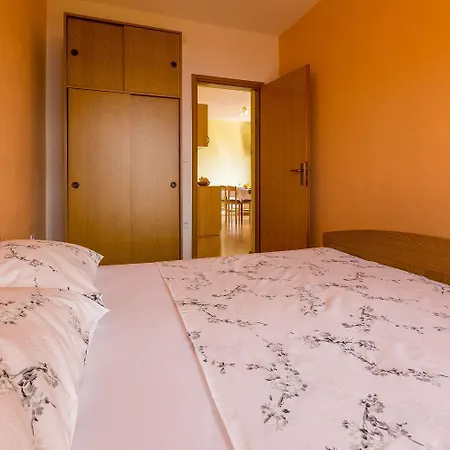 Appartement Komfortables Mit Meerblick, Bbq-bereich, Garten, Privatparkplatz *