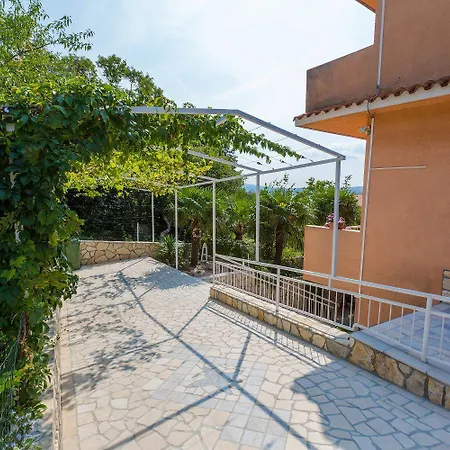 Appartement Komfortables Mit Meerblick, Bbq-bereich, Garten, Privatparkplatz Dramalj