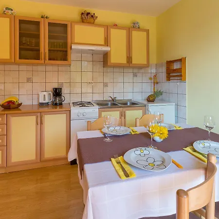 Komfortables Mit Meerblick, Bbq-bereich, Garten, Privatparkplatz Dramalj