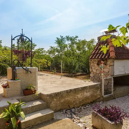 Appartement Komfortables Mit Meerblick, Bbq-bereich, Garten, Privatparkplatz