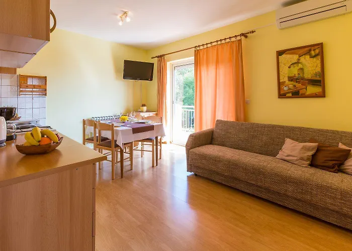 Komfortables Mit Meerblick, Bbq-bereich, Garten, Privatparkplatz * Dramalj
